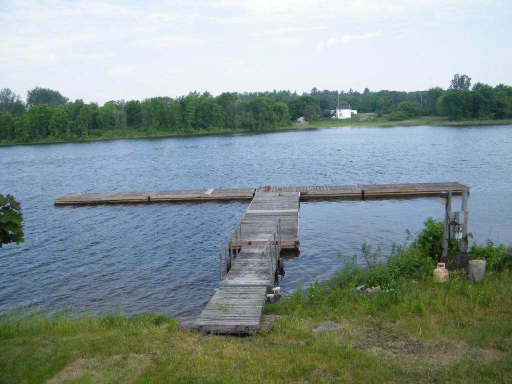 Campbellford River Inn Экстерьер фото