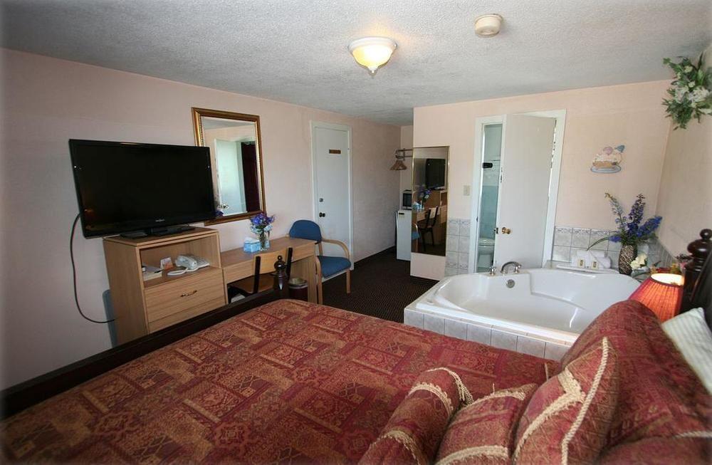 Campbellford River Inn Экстерьер фото