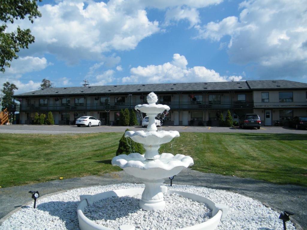 Campbellford River Inn Экстерьер фото