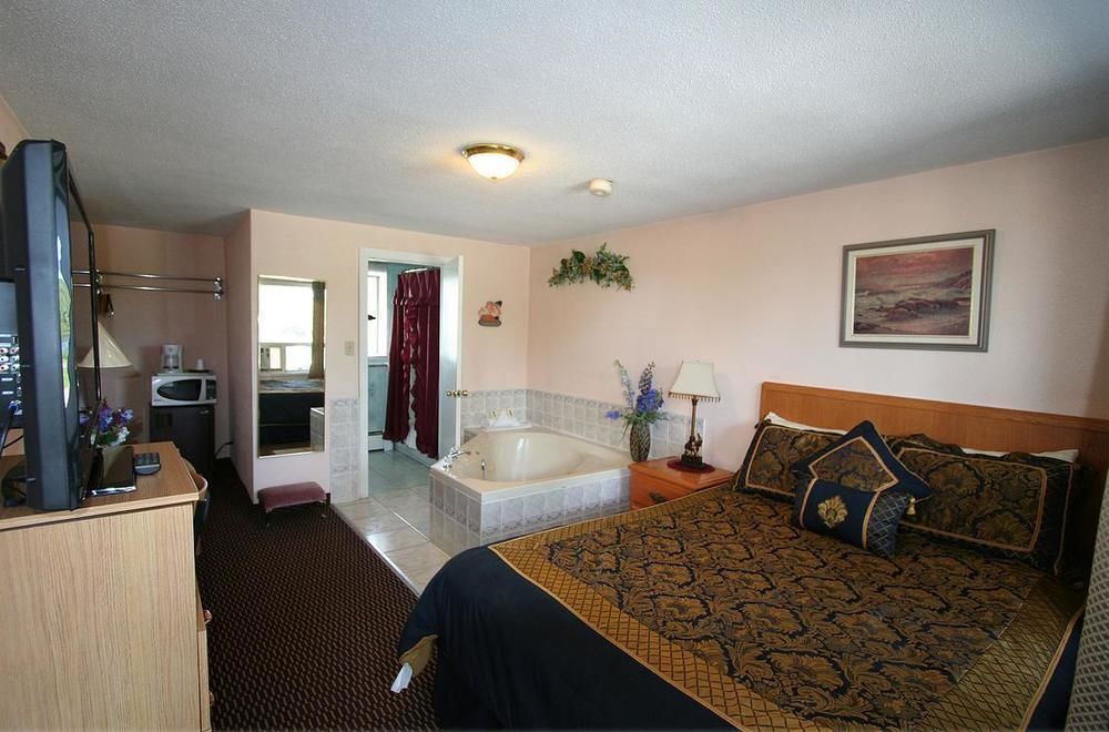 Campbellford River Inn Экстерьер фото